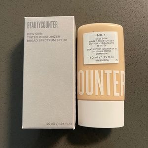 New, unused with box Beautycounter Dew Skin No.1